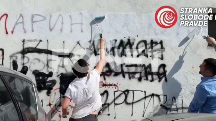 Uvredljivi grafiti za Tepić